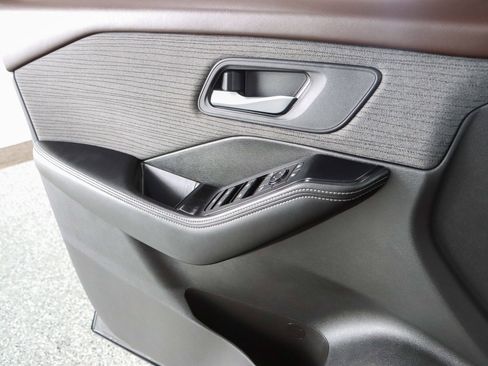Used 2022 Nissan Rogue SV FWD image 21