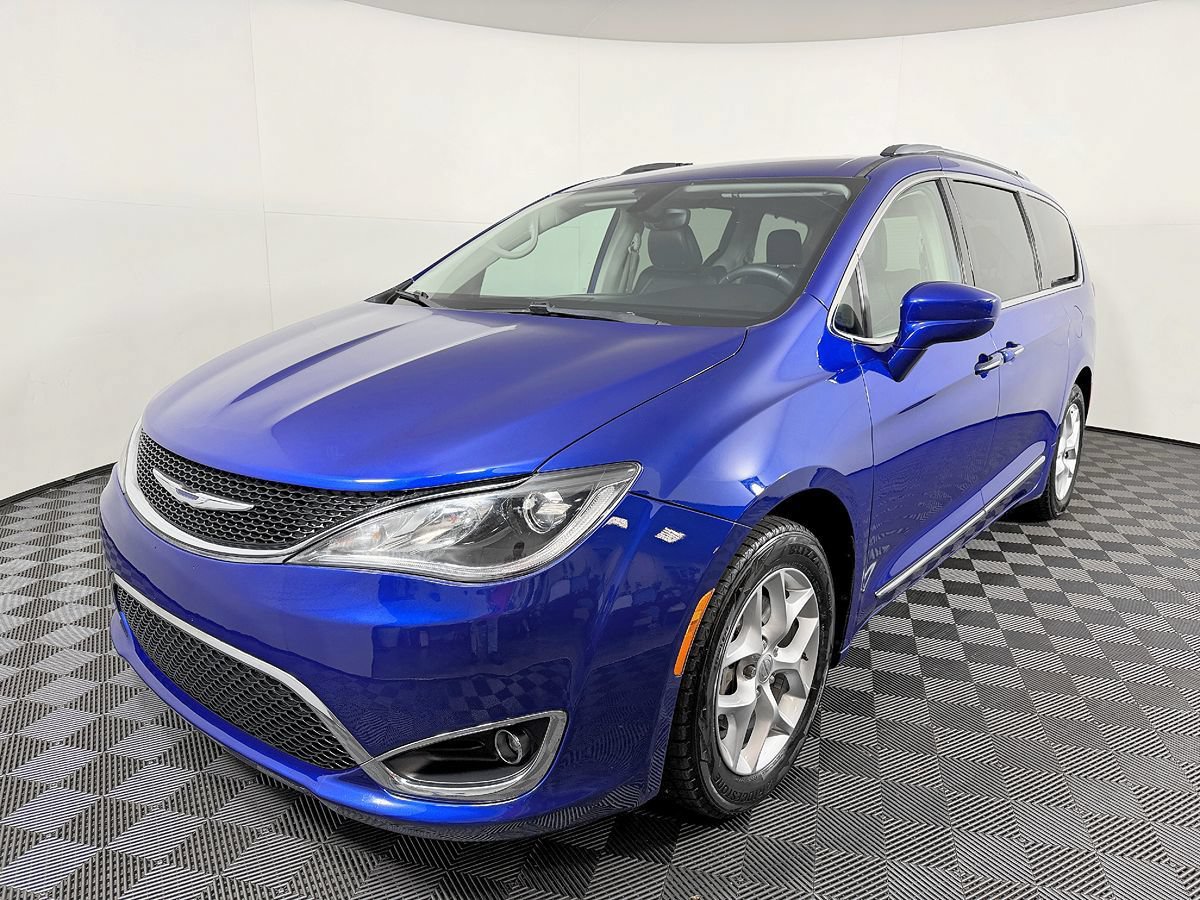 Used 2018 Chrysler Pacifica Touring-L w/ Tire & Wheel Group FWD image 2