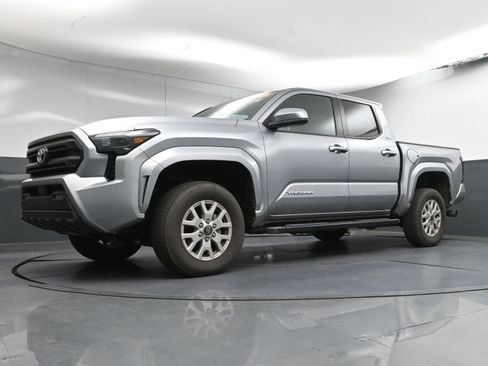 Certified 2025 Toyota Tacoma SR5 image 26