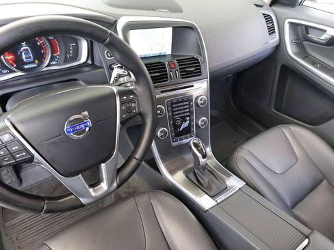 Used 2016 Volvo XC60 T5 Platinum FWD image 40