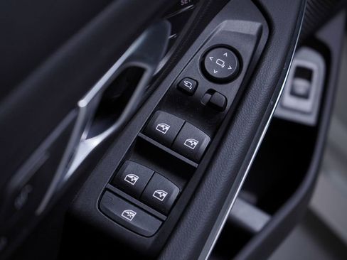 Used 2025 BMW 330i Sedan w/ M Sport Package image 17