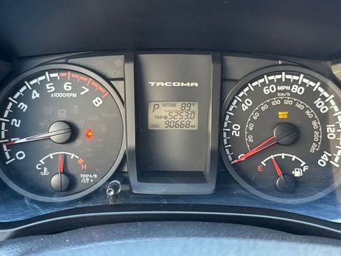 Used 2017 Toyota Tacoma SR w/ SR Convenience Package image 25