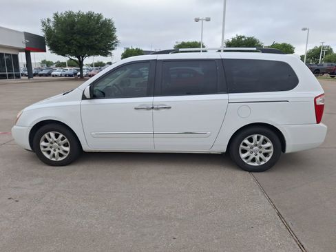 Used 2010 Kia Sedona EX w/ Luxury Pkg image 3