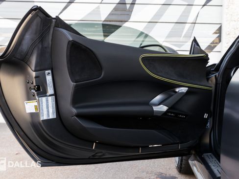 Used 2025 Ferrari SF90 Spider image 24