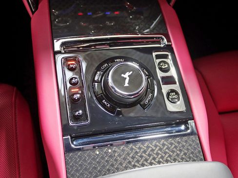 Used 2023 Rolls-Royce Cullinan Black Badge w/ Driver's Package image 33