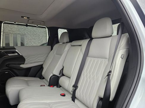 Used 2025 Mitsubishi Outlander SEL AWD/4WD image 14