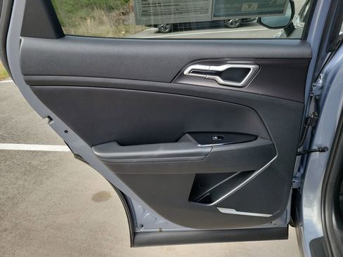 Used 2025 Kia Sportage EX image 32