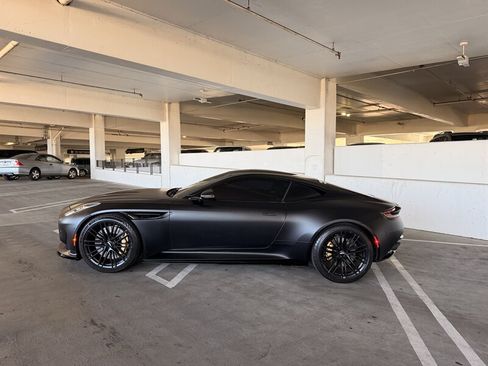 Used 2024 Aston Martin DB12 Coupe RWD image 2