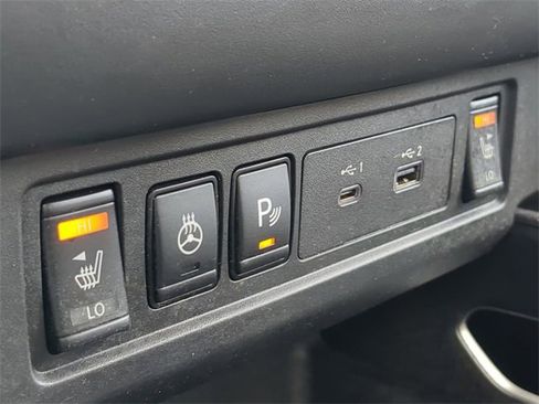 Used 2023 Nissan Frontier SV w/ SV Convenience Package image 24