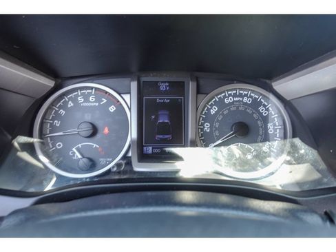 Used 2018 Toyota Tacoma SR5 RWD image 15