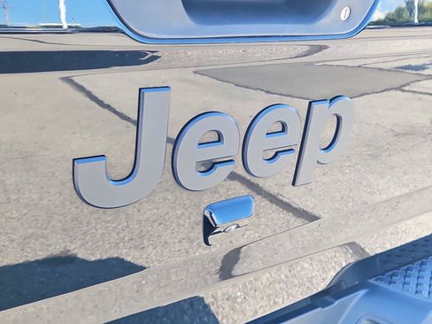 Used 2020 Jeep Gladiator Sport w/ Quick Order Package 24S AWD/4WD image 7