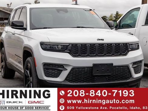 Used 2023 Jeep Grand Cherokee Altitude image 1