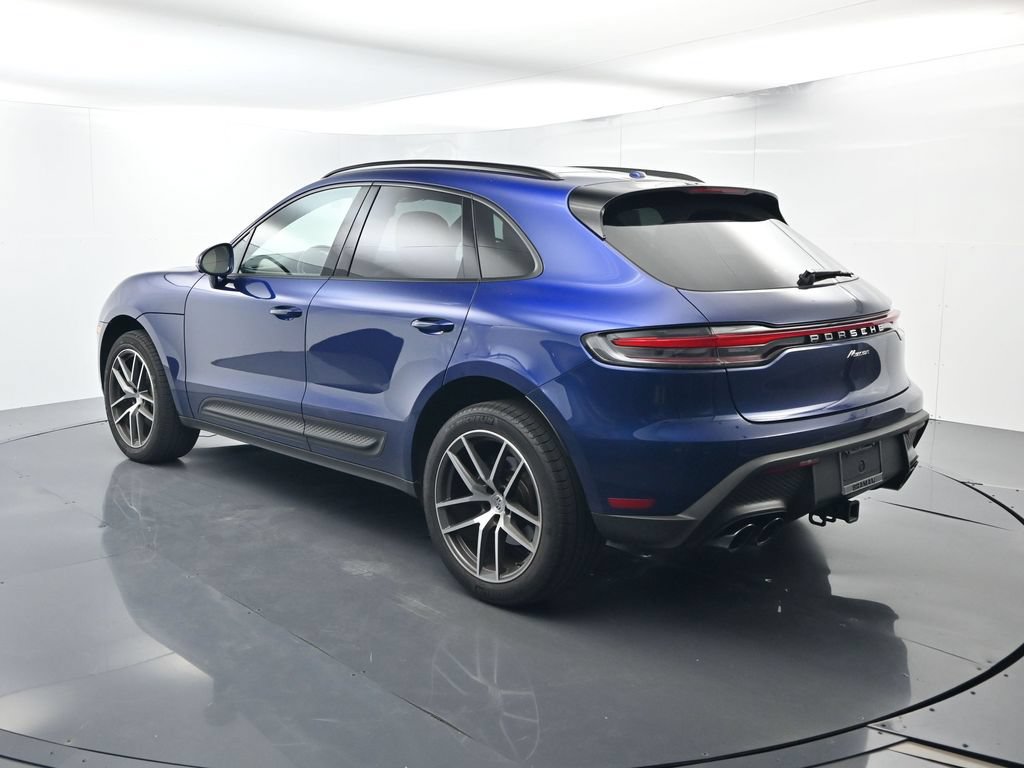 Certified 2025 Porsche Macan AWD/4WD image 3