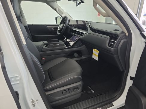 New 2026 INFINITI QX80 Luxe w/ Cargo Package RWD image 9