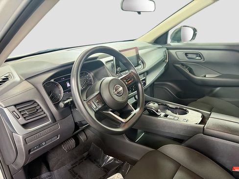 Used 2024 Nissan Rogue S FWD image 11