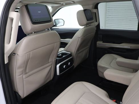 Used 2022 Ford Expedition Limited image 11