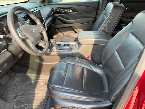 Used 2023 Chevrolet Traverse RS w/ LPO, Floor Liner Package FWD image 6