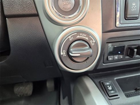 Used 2021 Nissan Titan SV w/ SV Convenience Package image 30