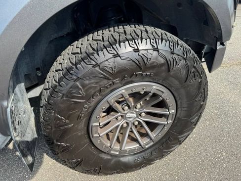 Used 2019 Ford F150 Raptor w/ Equipment Group 802A Luxury AWD/4WD image 9