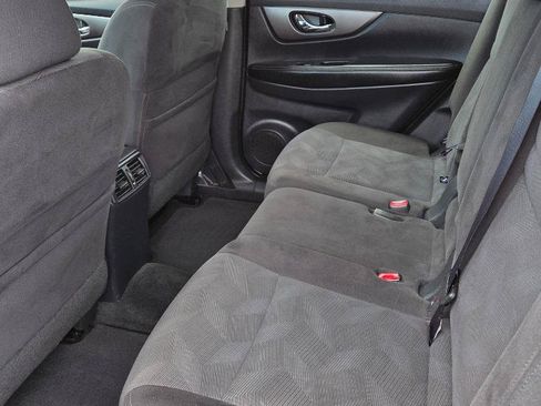 Used 2016 Nissan Rogue SV FWD image 10