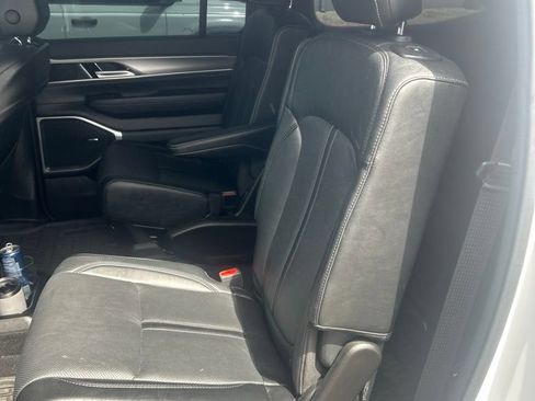 Used 2023 Jeep Wagoneer Series II AWD/4WD image 6