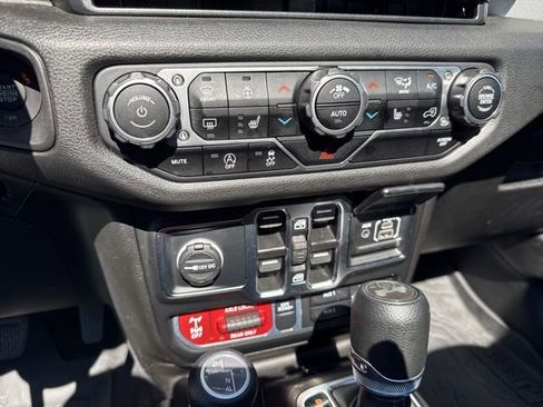 Used 2025 Jeep Wrangler Unlimited Sport AWD/4WD image 13