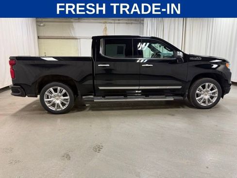 Used 2025 Chevrolet Silverado 1500 High Country w/ High Country Premium Package image 3