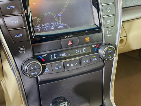 Used 2017 Toyota Camry XLE FWD image 24
