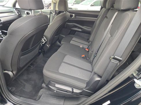 Used 2022 Kia Sorento LX AWD/4WD image 25
