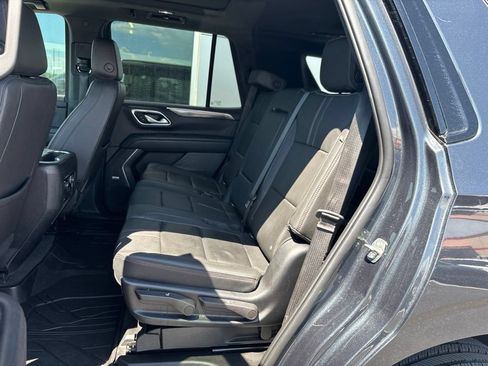 Used 2022 Chevrolet Tahoe RST w/ Luxury Package AWD/4WD image 13