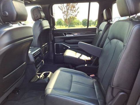 Used 2022 Jeep Wagoneer Series III w/ Premium Group I AWD/4WD image 26