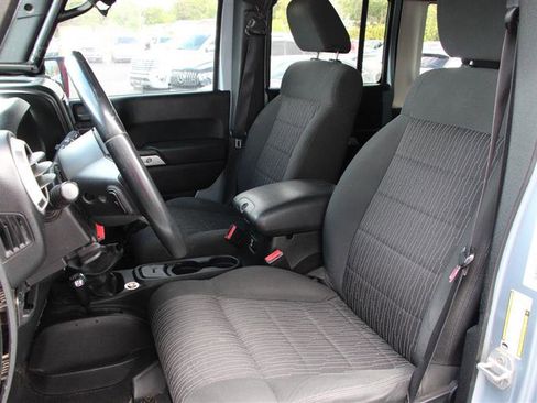 Used 2012 Jeep Wrangler Unlimited Rubicon w/ Dual Top Group AWD/4WD image 12