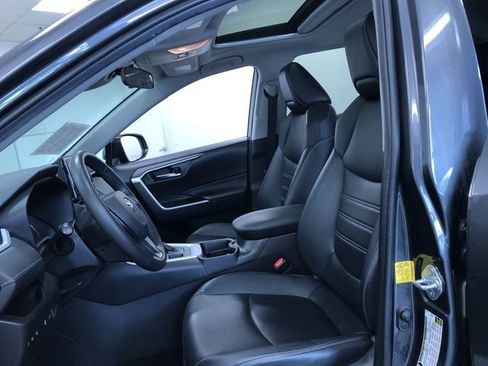 Used 2021 Toyota RAV4 XLE Premium AWD/4WD image 19