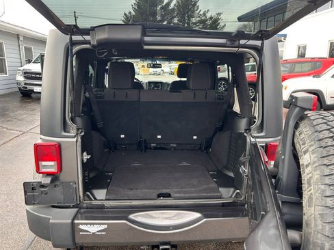 Used 2017 Jeep Wrangler Unlimited Sahara w/ Dual Top Group image 23