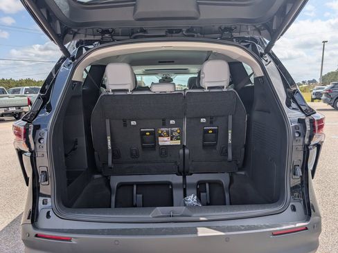 New 2026 Toyota Sienna XLE image 33