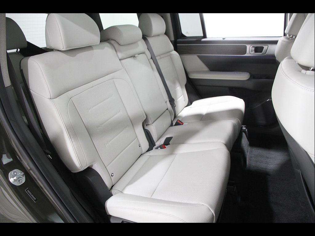Certified 2024 Hyundai Santa Fe Limited AWD/4WD image 17