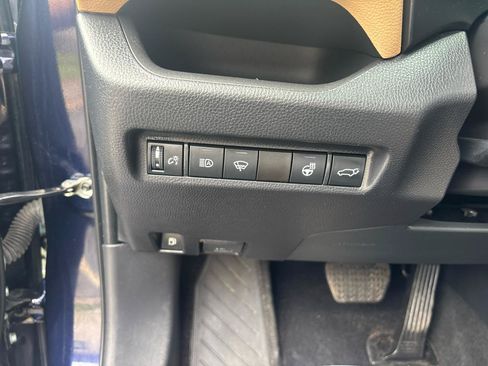 Used 2022 Toyota RAV4 XLE w/ Convenience Package AWD/4WD image 13