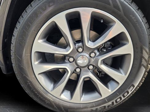 Used 2017 Jeep Grand Cherokee Overland AWD/4WD image 33