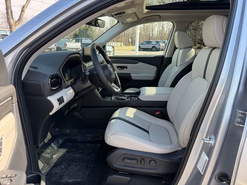 New 2026 Honda Pilot Touring image 12