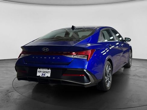 Used 2024 Hyundai Elantra SEL w/ Convenience Package FWD image 6