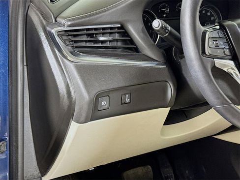 Used 2024 Buick Enclave Essence image 8