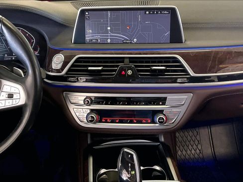 Used 2021 BMW 750i xDrive image 6