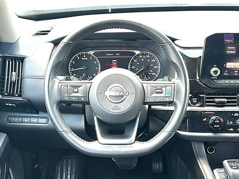 Used 2025 Nissan Pathfinder SV FWD image 26