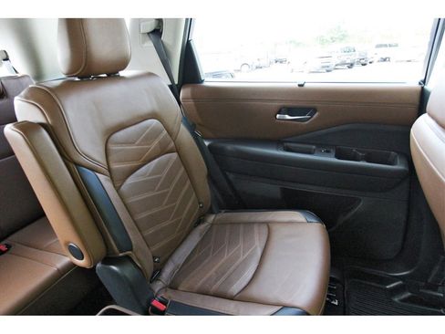 Used 2022 Nissan Pathfinder Platinum w/ Cargo Package image 12