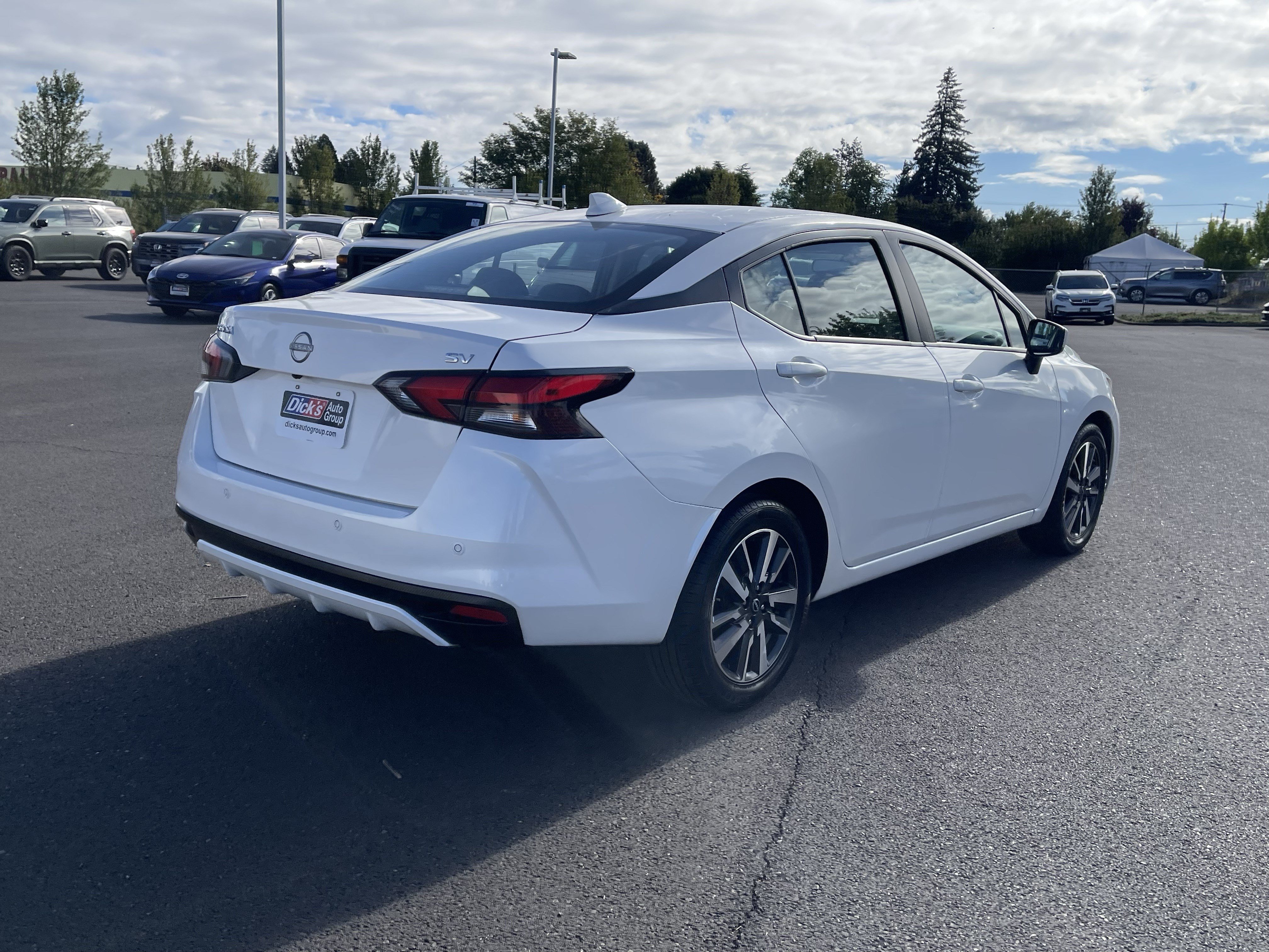 Used 2024 Nissan Versa SV FWD image 5