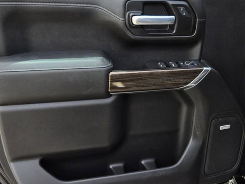 Used 2021 Chevrolet Silverado 1500 LT Trail Boss w/ Convenience Package II AWD/4WD image 18