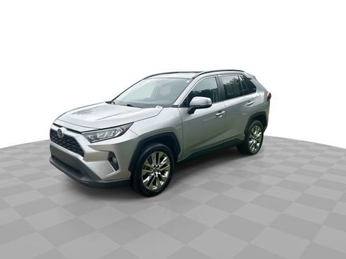 Used 2021 Toyota RAV4 XLE Premium FWD image 5