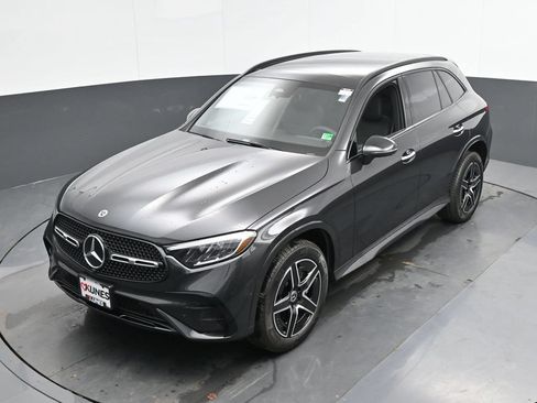 Used 2025 Mercedes-Benz GLC 300 4MATIC image 41