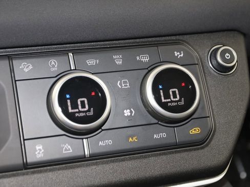Used 2023 Land Rover Defender 110 S image 33