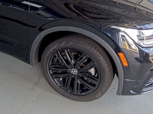 Used 2022 Volkswagen Tiguan SE R-Line AWD/4WD image 15